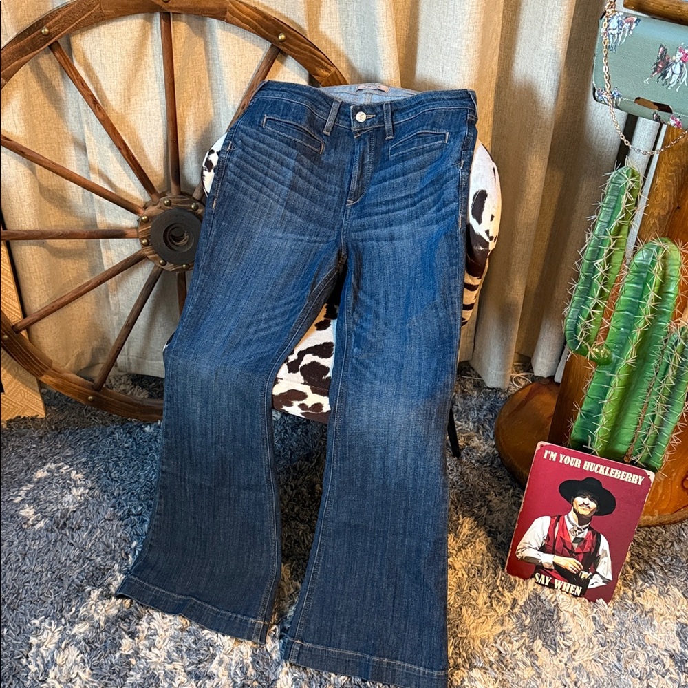 Ariat REAL denim Women's high rise flare Jeans short length